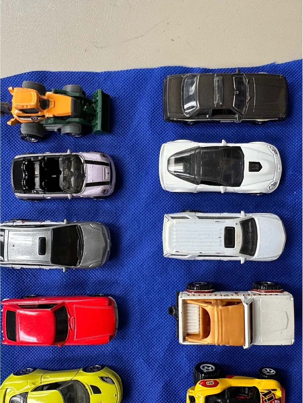 Set of 16 Assorted matchbox Toy Cars and Vehicles